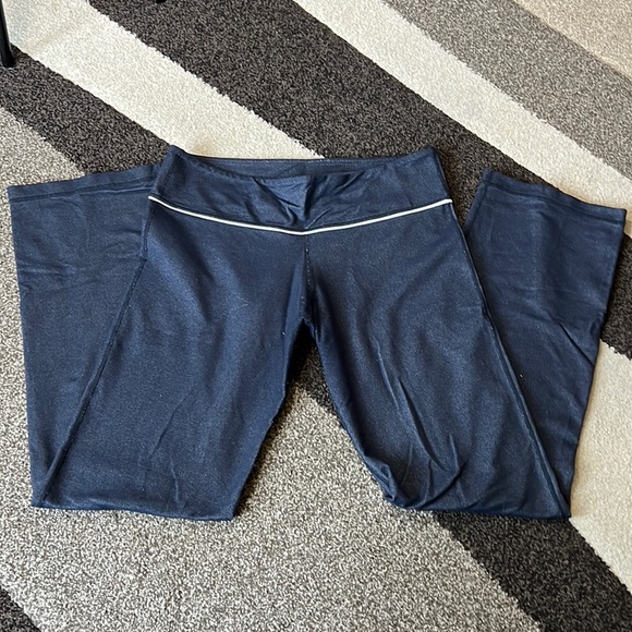 lululemon athletica Pants - Lululemon denim blue yoga pants Womens 8